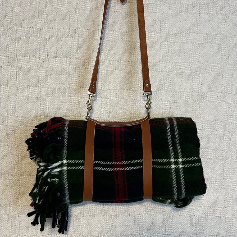Vintage Tartan Wool Travel Roll Blanket with Leather Straps Green Red - Picture 5 of 6